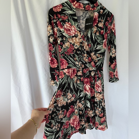 NWT Forever21 Floral Long Sleeve Wrap Style Dress - Picture 2 of 8